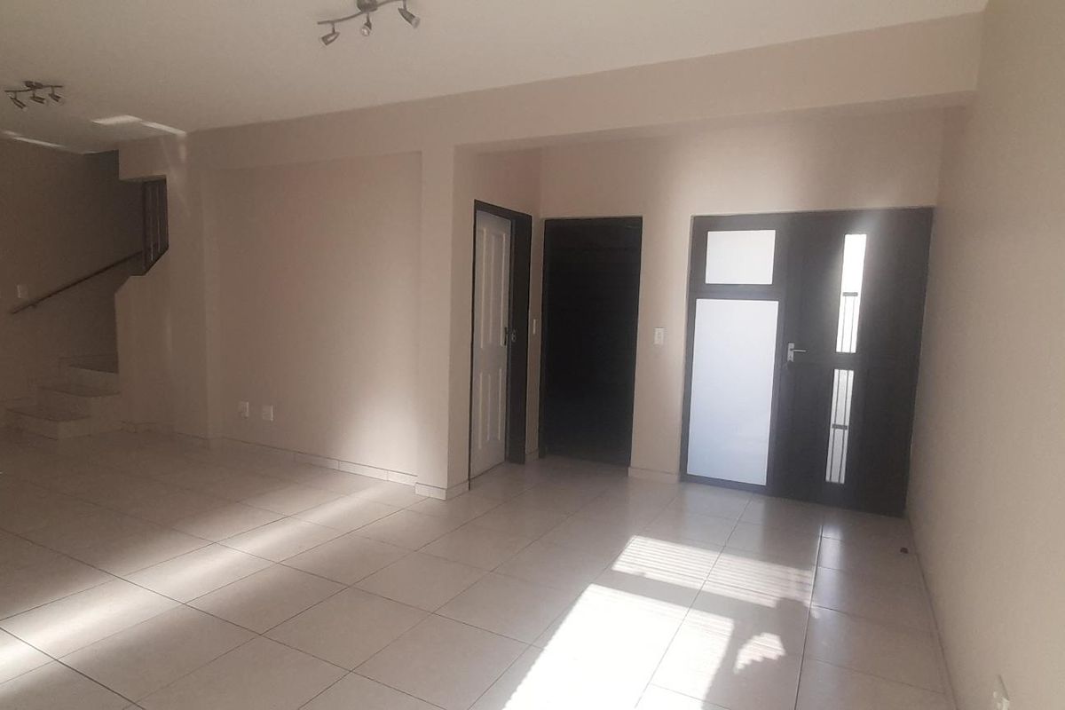 2 Bedroom with 2 Bathroom and 2 garages for sale at Gracemere - Photo 2