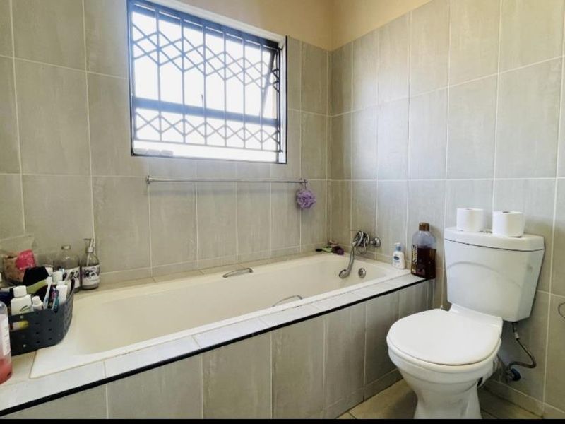 Luxury Living - Photo 10