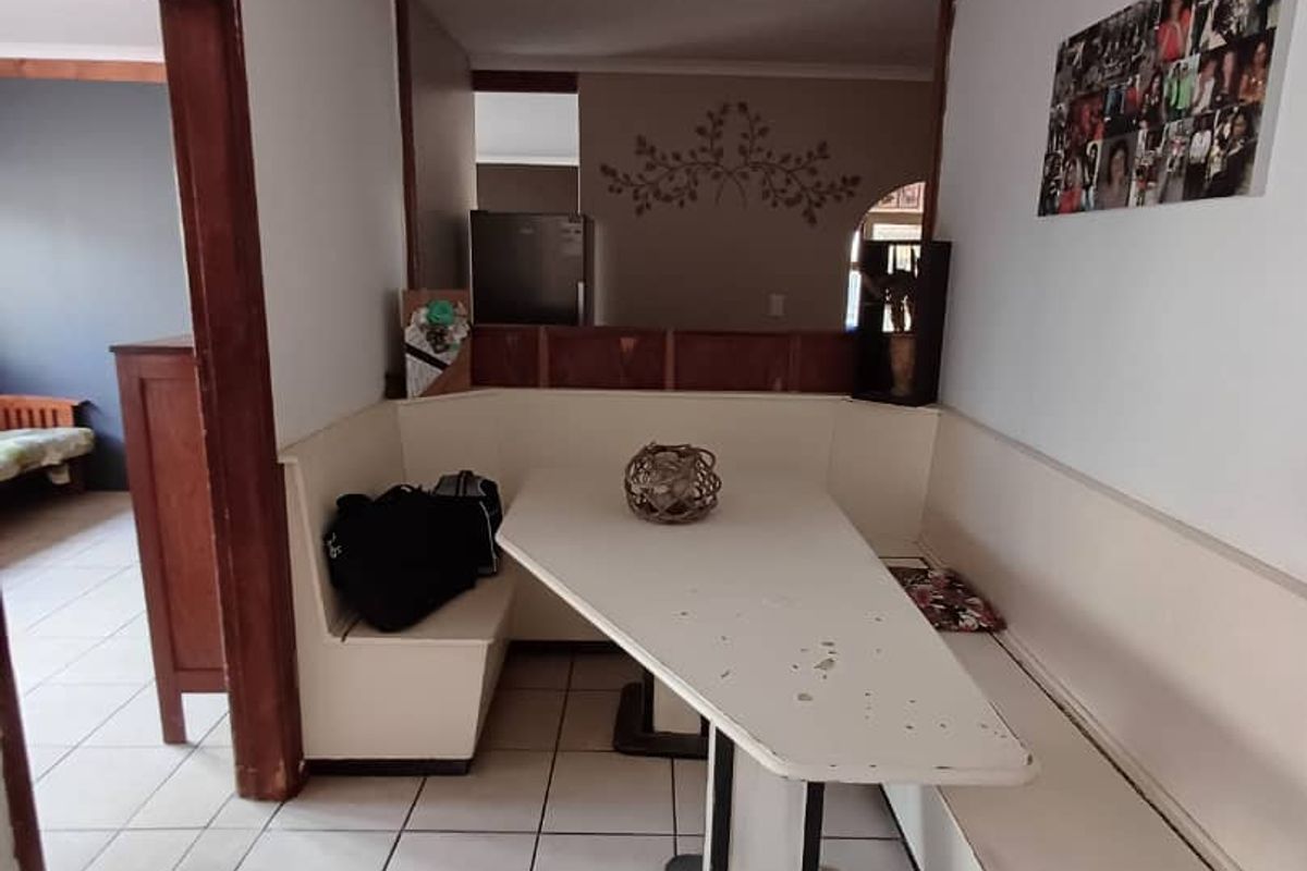 RENOVATORS DREAM! - Photo 5