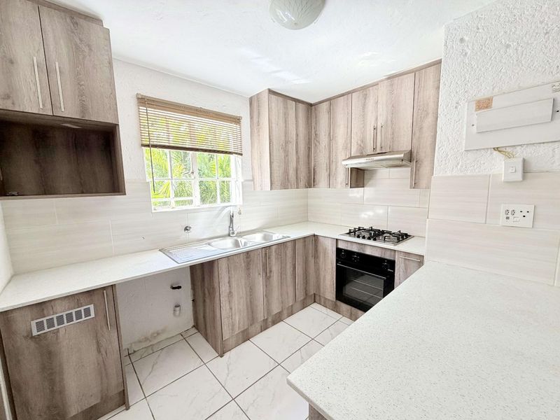 2 Bedroom Townhouse in Bassonia - Photo 3