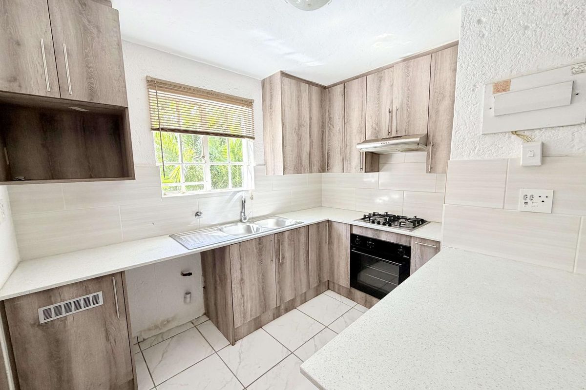 2 Bedroom Townhouse in Bassonia - Photo 3