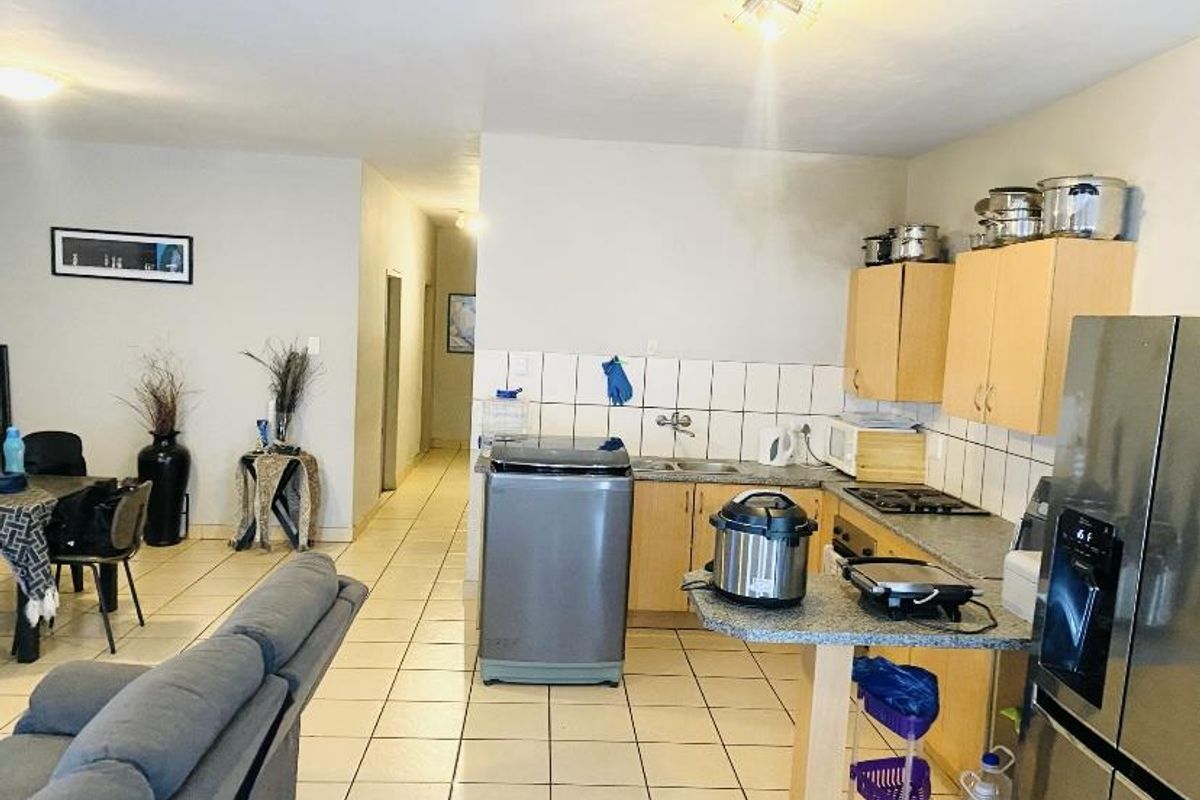 Modern Ground Floor 3 bedroom Apartment For Sale In Oaklane Estate, Brakpan North - Photo 5