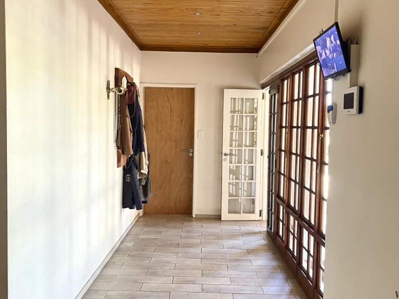 4 Bedroom Large family home in Eros, with beautiful garden, entertainment area and pool - Photo 9