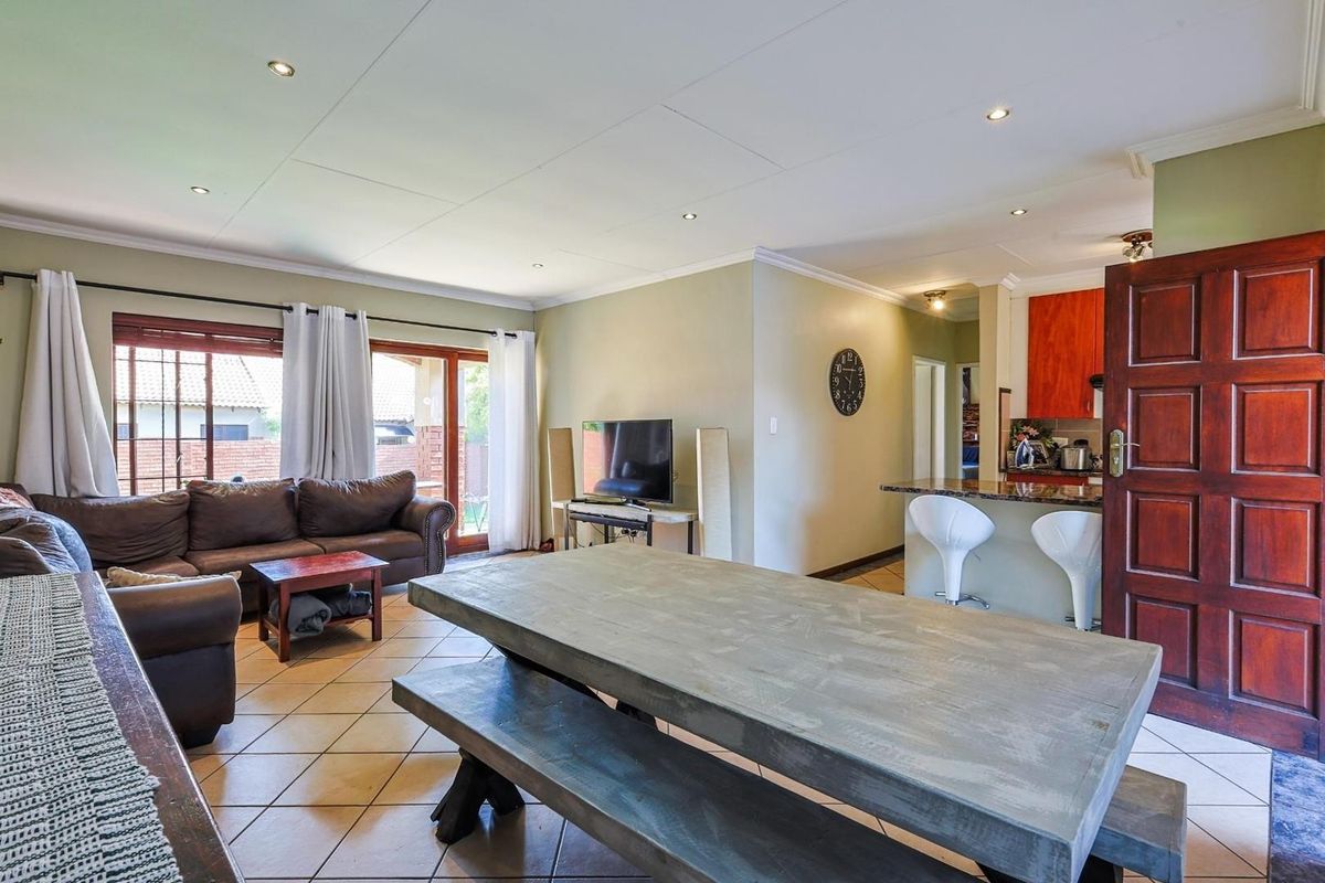 Ideal Investment or Lifestyle Opportunity in Security Complex within an estate in Moreleta Park - Photo 5