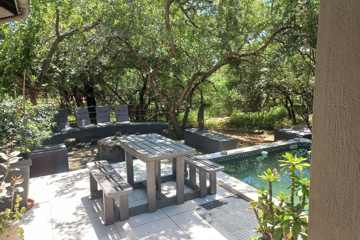 House walking distance from the river in Marloth park - Photo 2