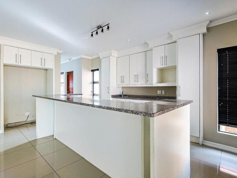 **Charming Family Haven in Highlands Estate** - Photo 10