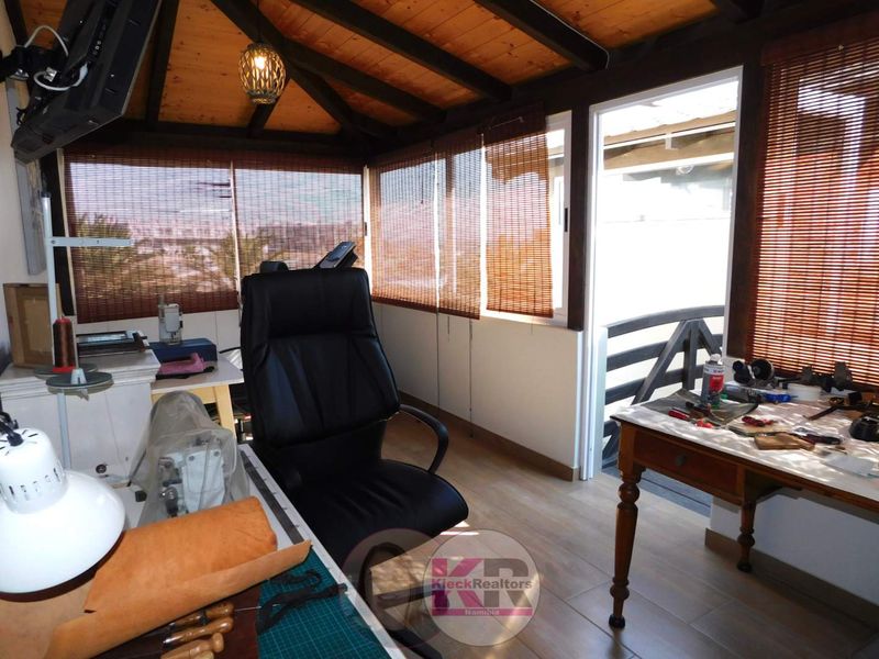 One of a kind : Fully furnished - Photo 4