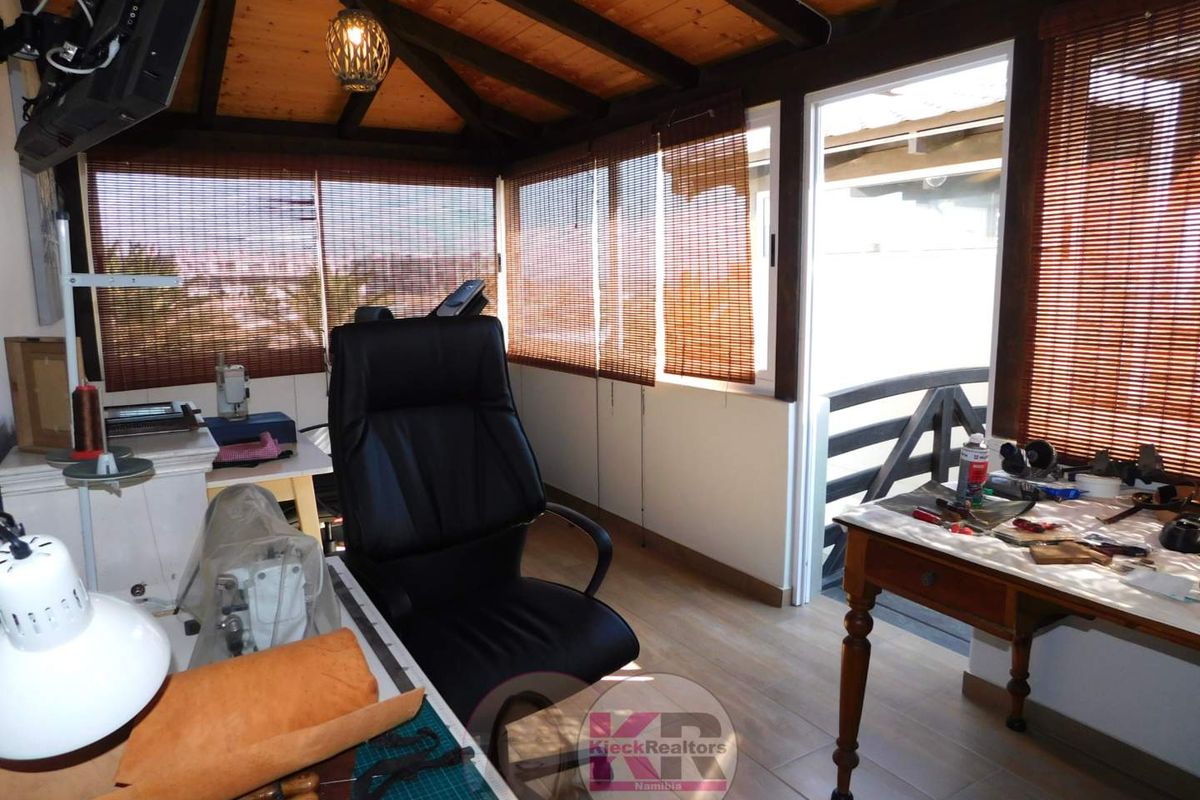 One of a kind : Fully furnished - Photo 4