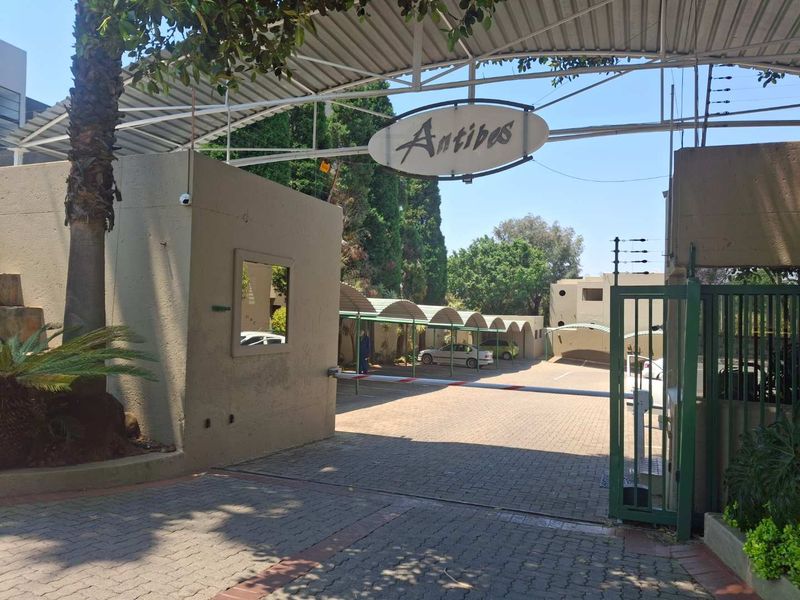 A CHARMING ONE BEDROOM APARTMENT - Photo 6