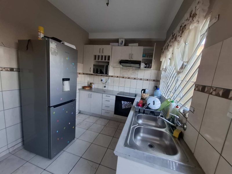 This is spacious 3-bedroom double-storey /duplex🔥 - Photo 8