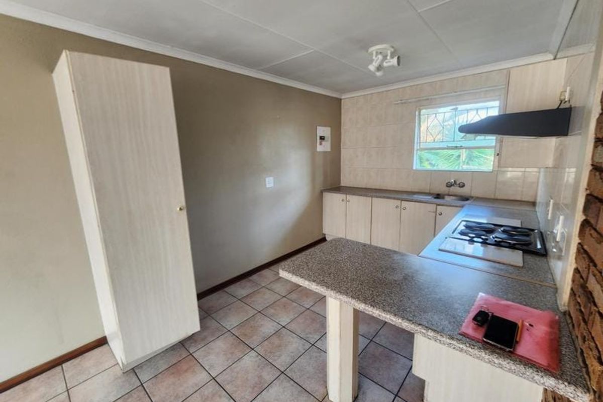 2 Bedroom Townhouse for Sale in New Redruth - Photo 2