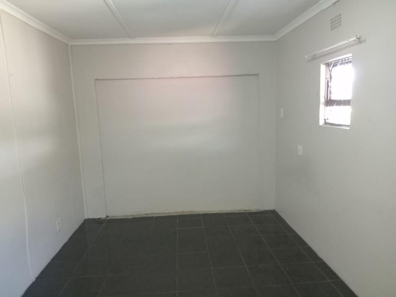 Affordable 2-Bedroom Rental Unit, Immediate Availability in Arboretum