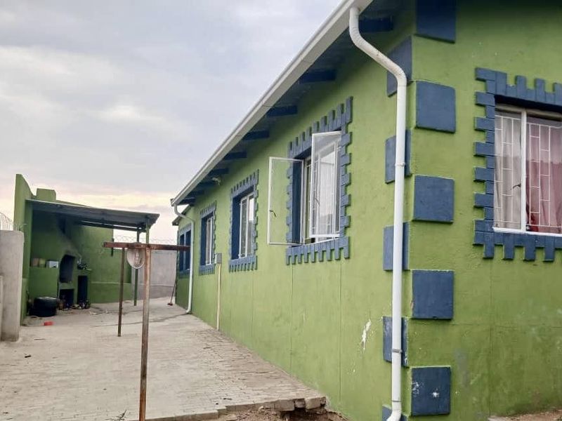 🌟 Investor’s Dream: Dual Income Property on Corner Erf in Extension 8/9, Okahandja! 🌟 - Photo 2