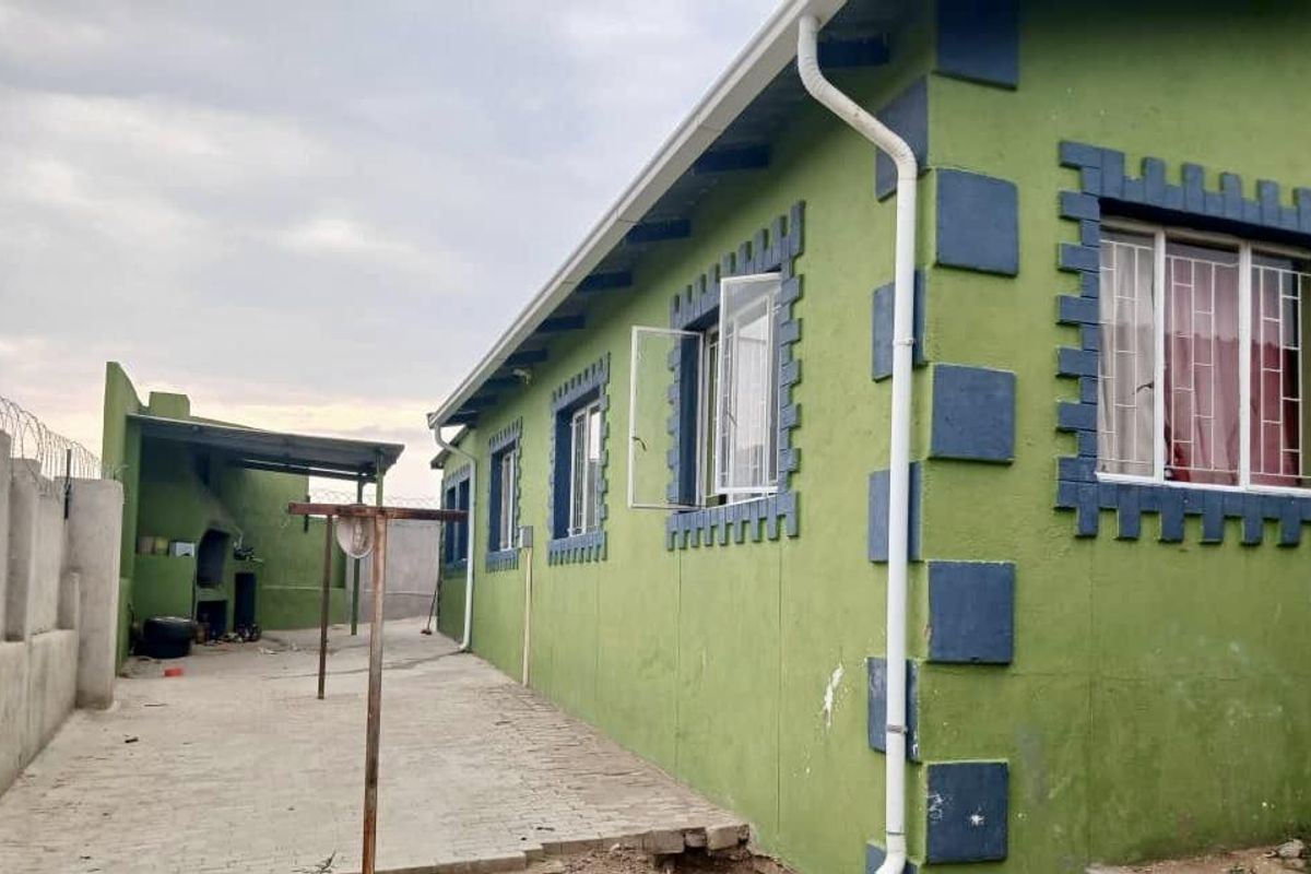 🌟 Investor’s Dream: Dual Income Property on Corner Erf in Extension 8/9, Okahandja! 🌟 - Photo 2