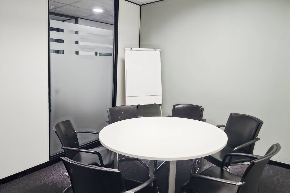 Flexible coworking memberships in Regus Woodmead Country Club Estate - Photo 4