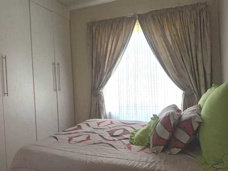 THREE BEDROOM TOWNHOUSE FOR SALE IN DAWN PARK - Photo 8