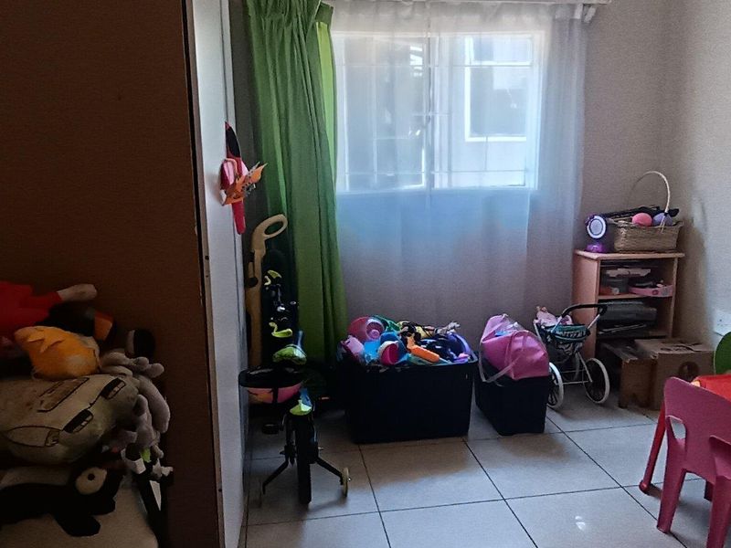 3 Bedroom house with 2 1 bedroom Fllats for Sale - Photo 9