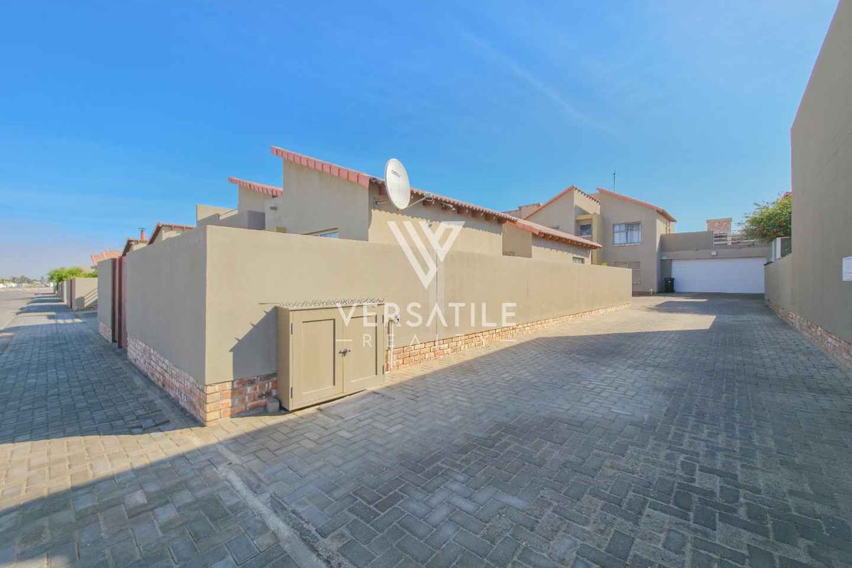Double the Comfort, Double the Style – Kramersdorf Townhouse - Photo 2