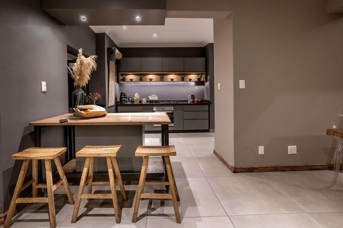 Fully renovated exquisite family home - Photo 4