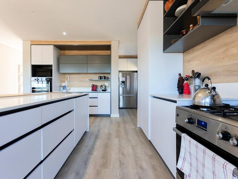 4 Bedroom House in Langebaan Country Estate - Photo 2