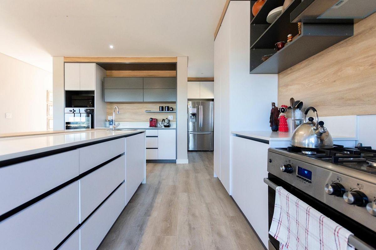 4 Bedroom House in Langebaan Country Estate - Photo 2