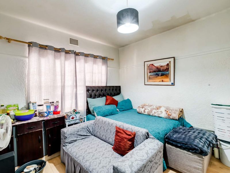 Hello First Time Buyers, Young Professionals and Investors! - Photo 10