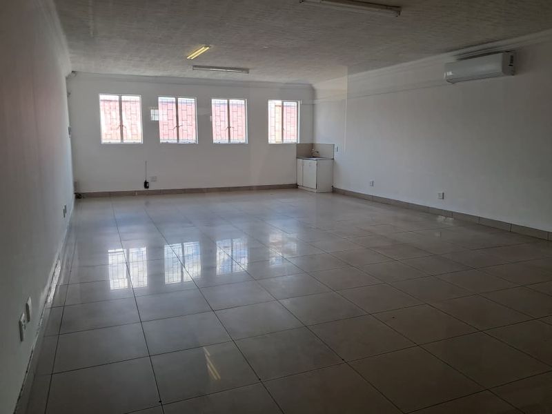 Office to let in Southern Industrial - Photo 6