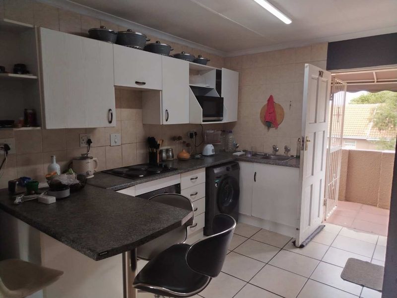 Discover Comfort: Rent This Charming 2BR Now! - Photo 3