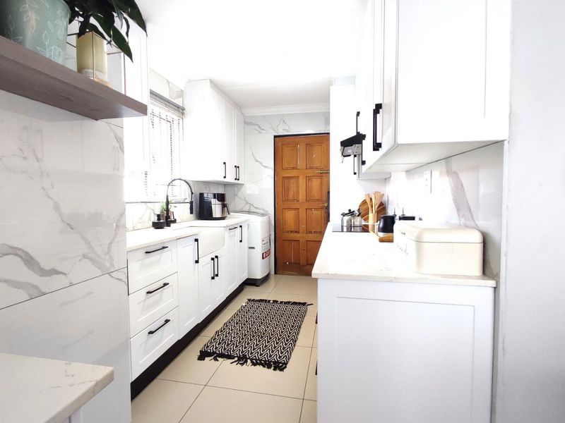 3 Bedroom House  for Sale in Cosmo City - Photo 7