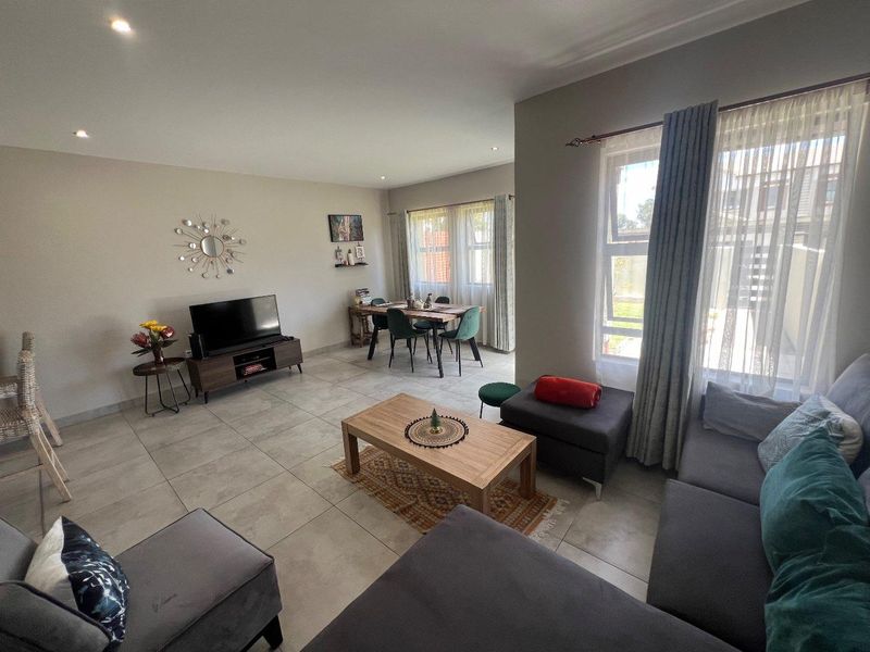 Beautiful, modern, and delightful  three-bedroom semi-detached duplex - Photo 7