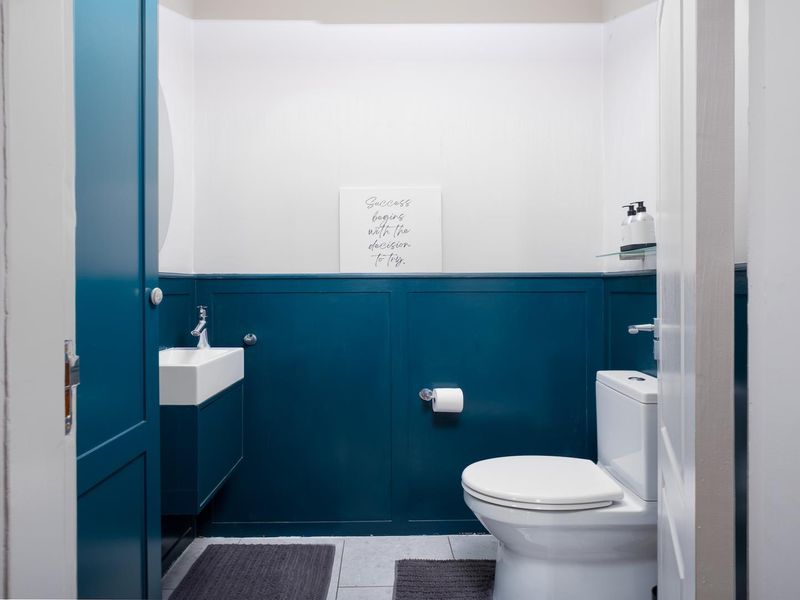 Spacious Family Home & Development Opportunity in Bantry Bay - Photo 10
