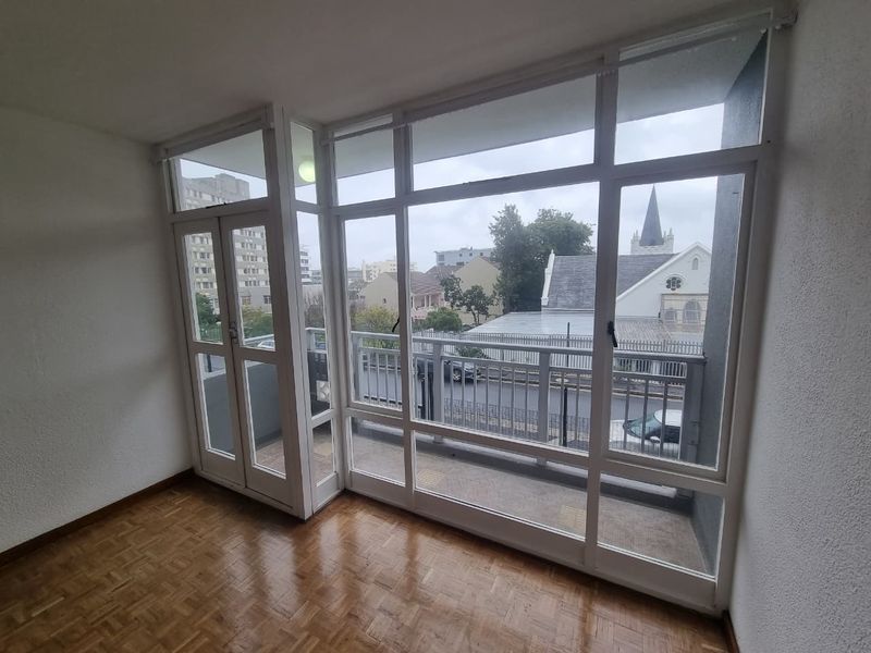 Unfurnished 1-Bedroom Apartment To Ret in Sea Point - Photo 7