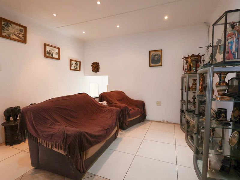 ENTERTAINER'S DREAM WITH INCOME-PRODUCING GRANNY FLAT! - Photo 5
