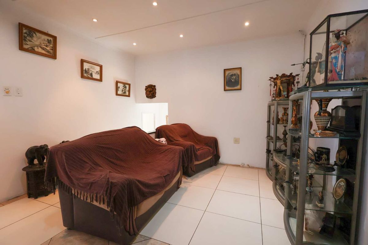 ENTERTAINER'S DREAM WITH INCOME-PRODUCING GRANNY FLAT! - Photo 5