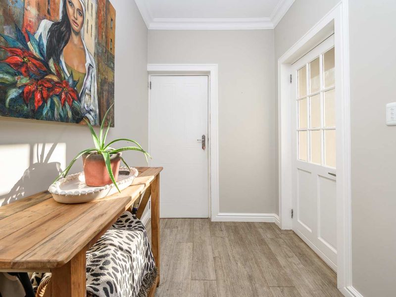 JUST MOVE IN | SECURE FAMILY HOME IN SOUGHT-AFTER SHORT ROAD, WALMER - Photo 2