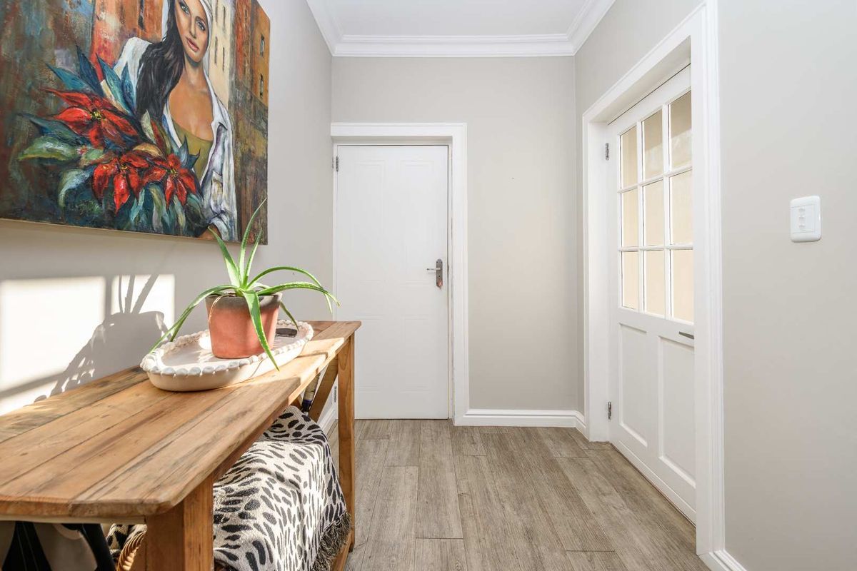 JUST MOVE IN | SECURE FAMILY HOME IN SOUGHT-AFTER SHORT ROAD, WALMER - Photo 2