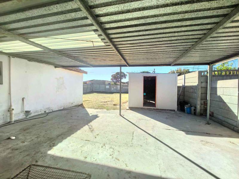 3 Bedroom Home, Avon, Elsies River - Photo 3