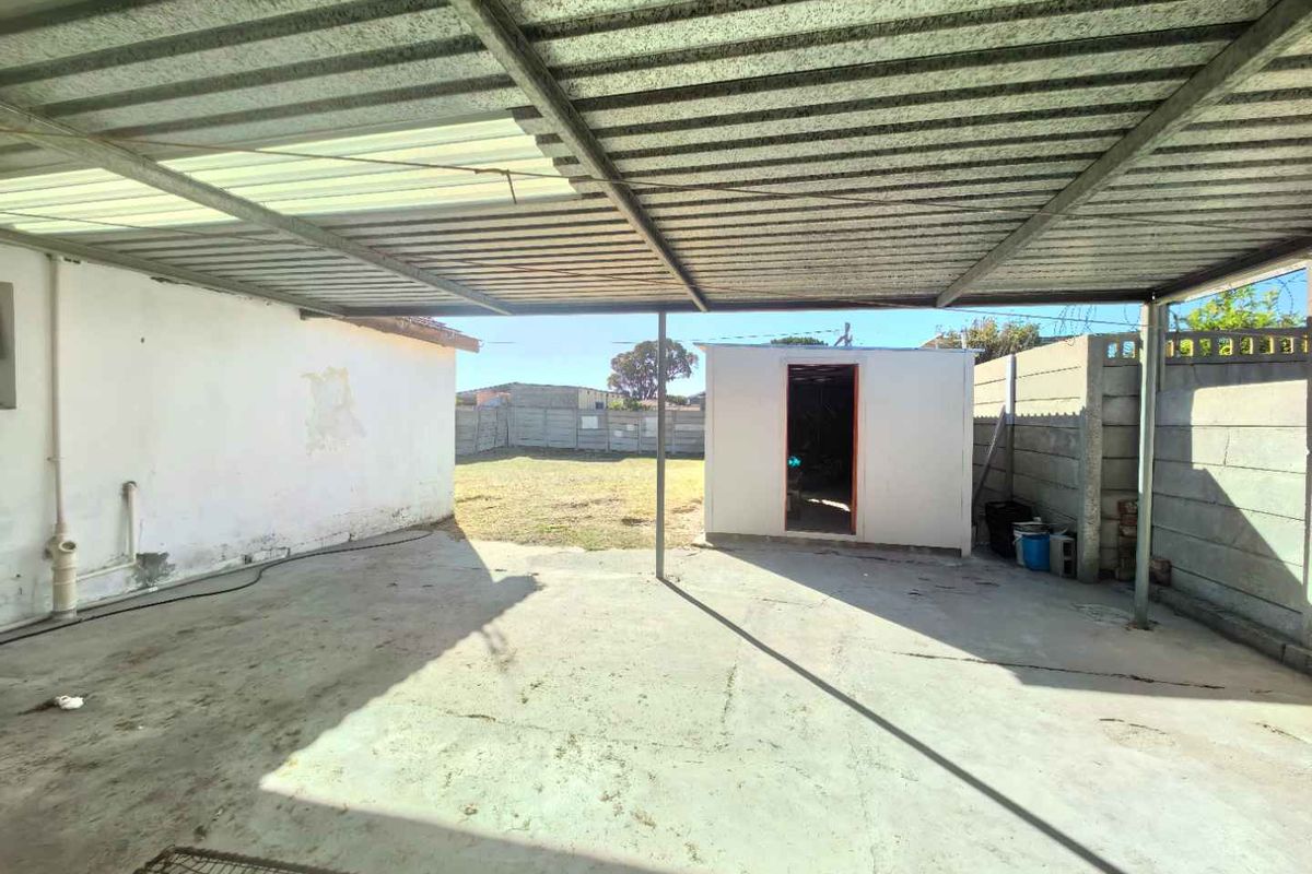 3 Bedroom Home, Avon, Elsies River - Photo 3