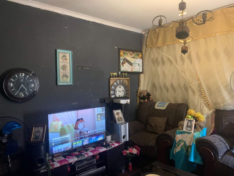 **Charming 3/4 Bedroom House for Sale in La Rochelle, South of Johannesburg** - Photo 10