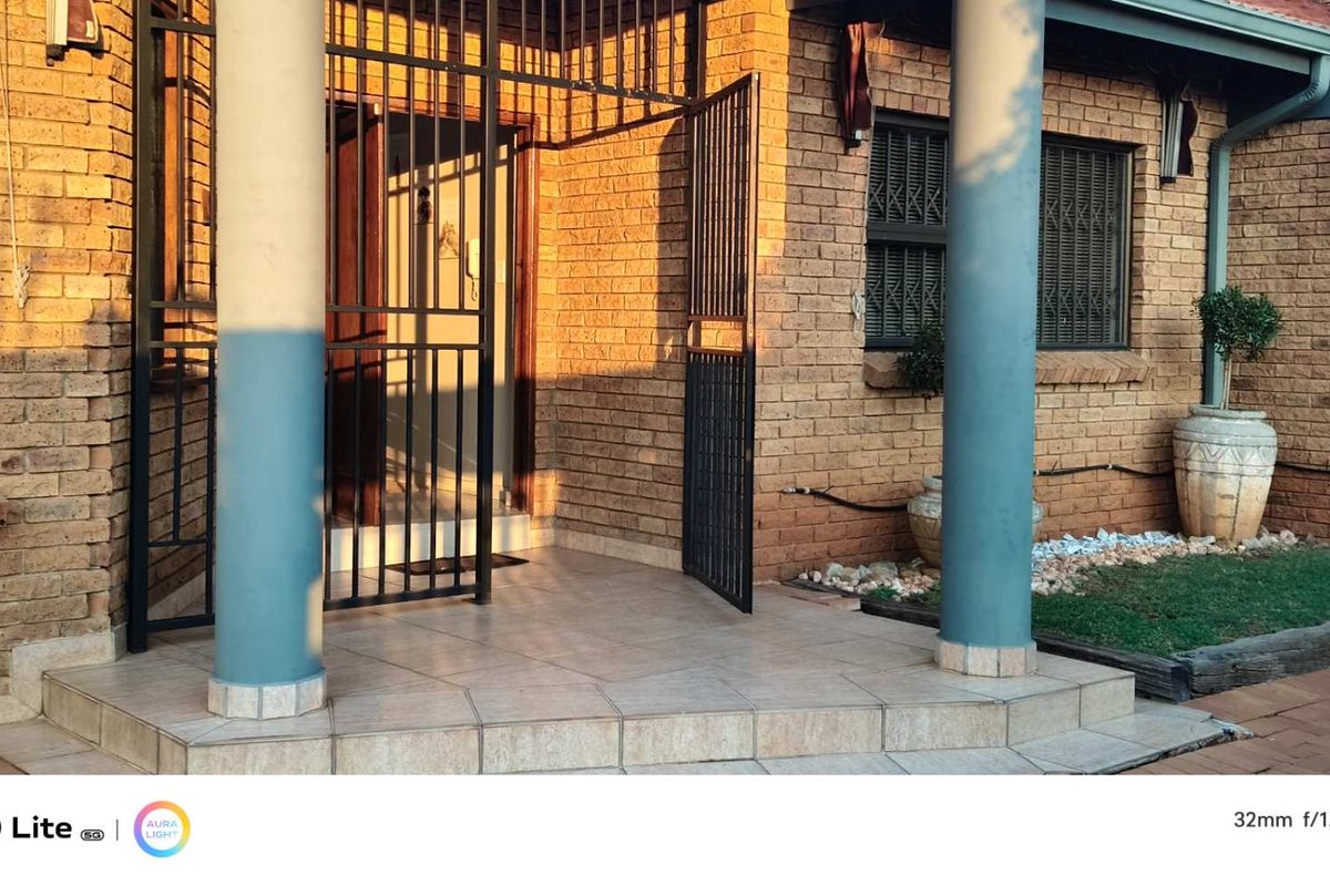 Huge Family Home for Sale in Sought After Suburb - Photo 2