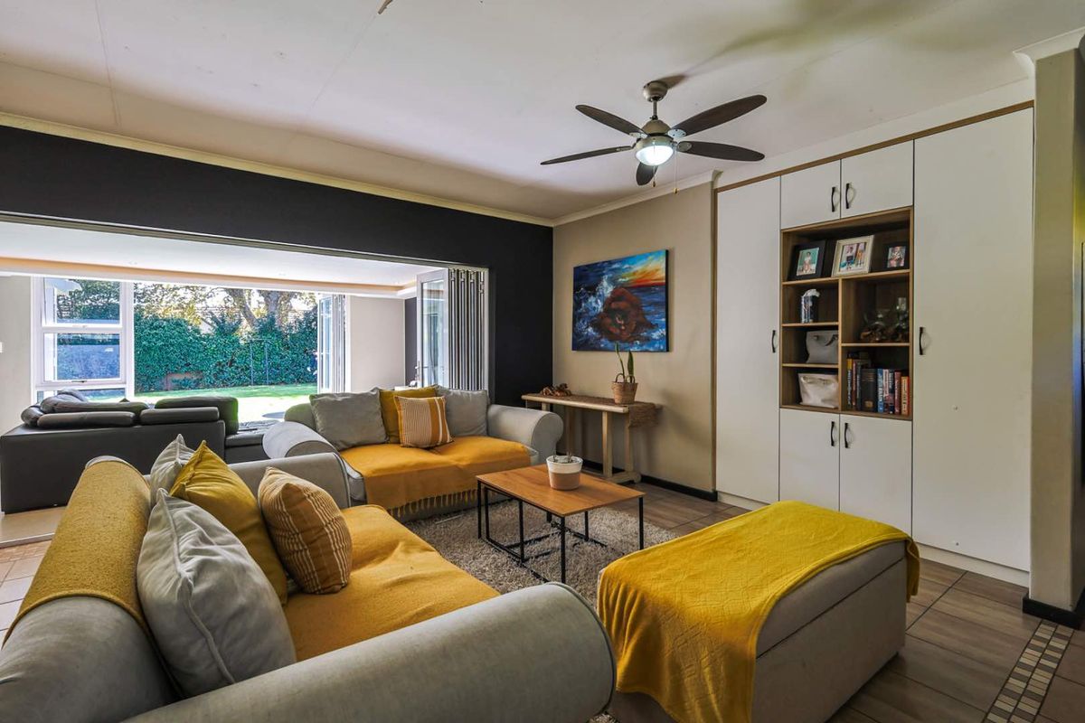 Exclusive Charming Family Home with Spacious Living and Entertainment Areas in Die Wilgers - Photo 4