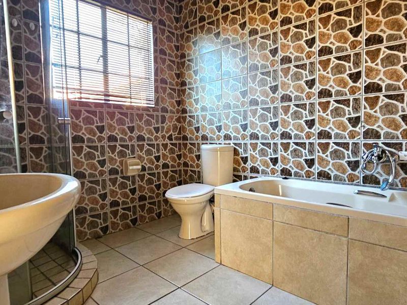 FREE HOUSE included! 1010 sqm grounds ans Massive 100Sqm cottage - Photo 2