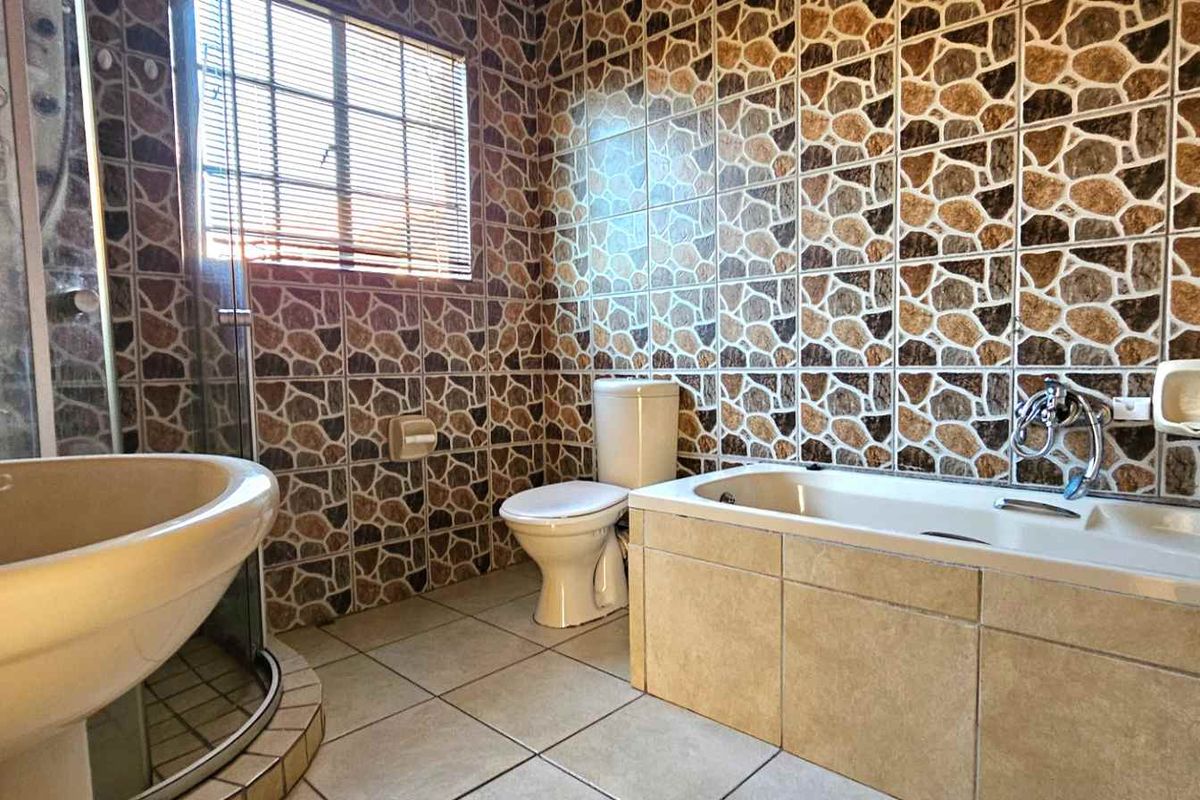 FREE HOUSE included! 1010 sqm grounds ans Massive 100Sqm cottage - Photo 2