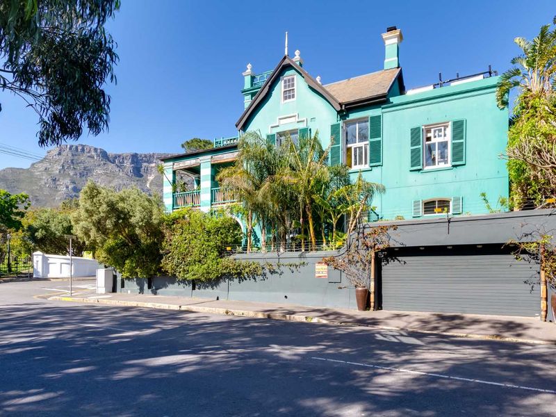 Most gorgeous character home for sale next to De Waal Park - Photo 3