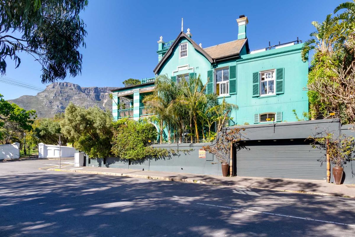Most gorgeous character home for sale next to De Waal Park - Photo 3