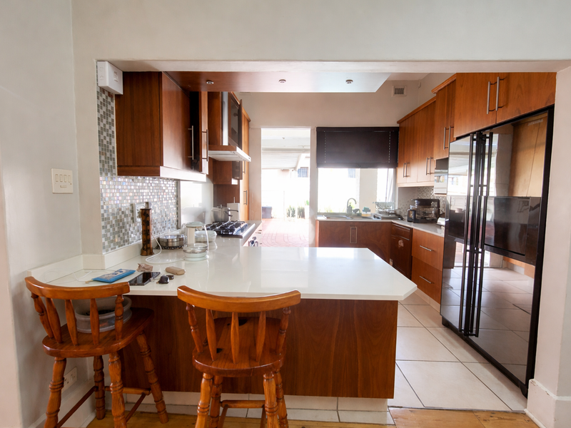 Peace Avenue, Windermere – Spacious Family Living in a Prime Location - Photo 3