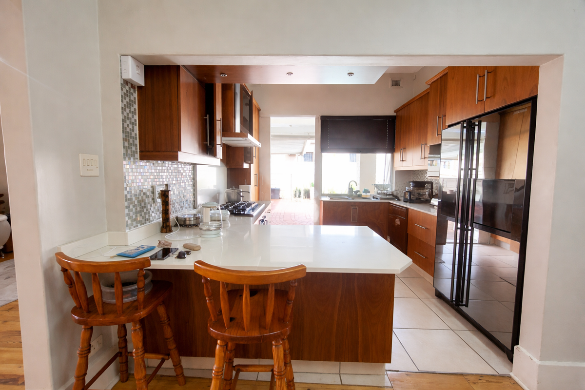 Peace Avenue, Windermere – Spacious Family Living in a Prime Location - Photo 3