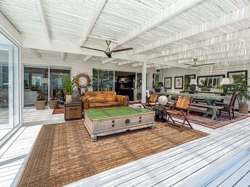 WHERE LUXURY MEETS THE OCEAN - Photo 7