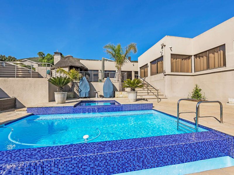 Exquisite Family Home with Table Mountain Views – Entertainer's Dream - Photo 2