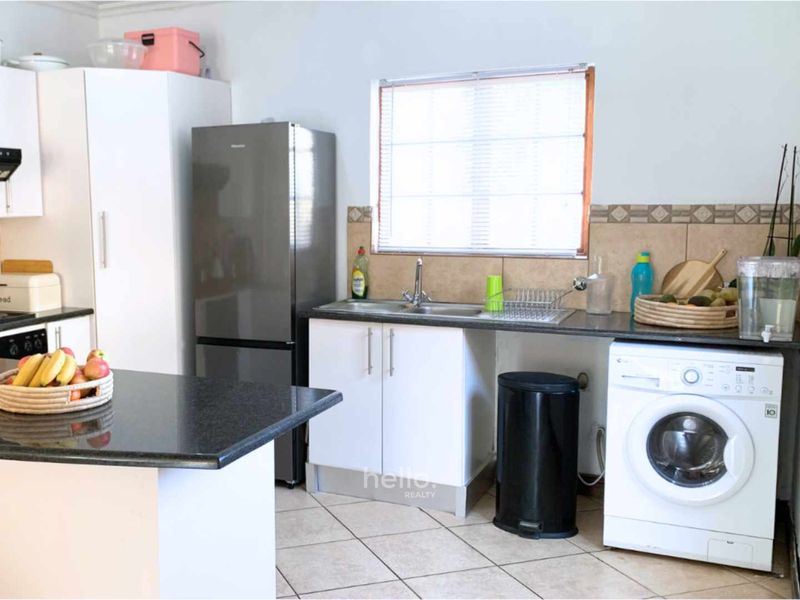 Two Bedroom townhouse to let - Photo 3